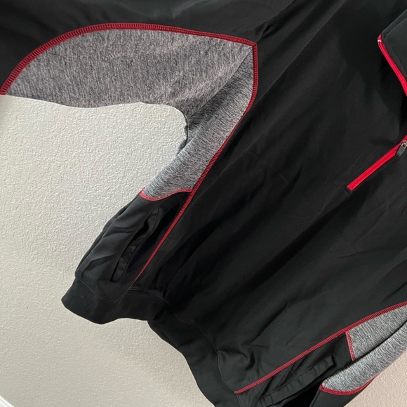 Brand new UGA 1/4 zip sweatshirt - Picture 3 of 6